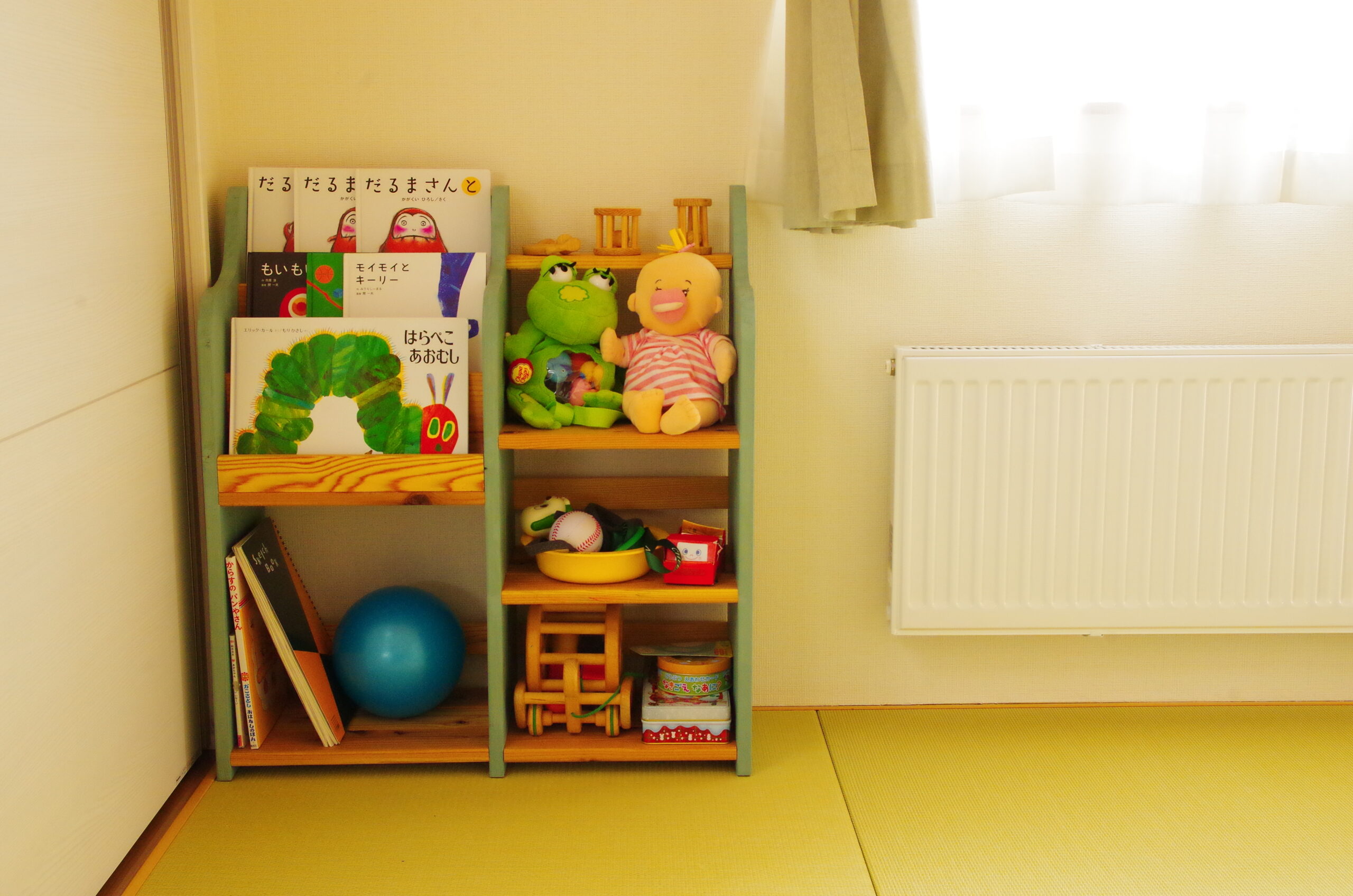Diy １ ４材を使った子供の絵本棚兼おもちゃの収納棚の作り方 バターミルクペイント とーちゃんのメモブログ